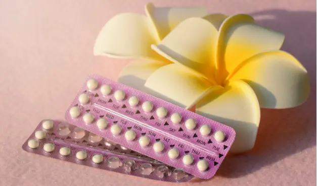 Sim, é possível engravidar tomando anticoncepcional. Apesar de ser uma dos métodos mais eficazes, a pílula não apresenta 100% de segurança.