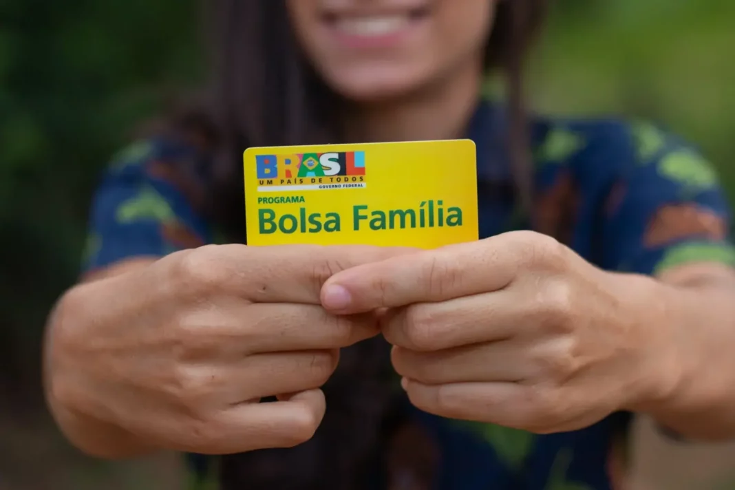 Atendendo às exigências do Bolsa Família: veja como garantir a continuidade do suporte financeiro para as famílias em situação de vulnerabilidade.