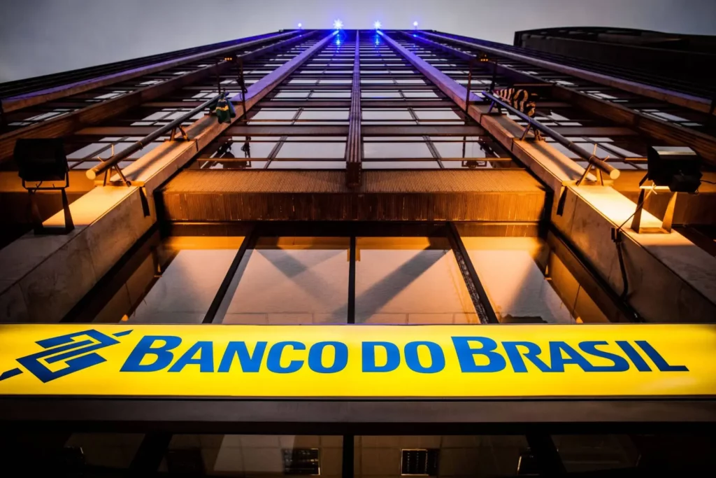 Buscando um novo imóvel? O Banco do Brasil irá promover um leilão pela internet que contará com 30 imóveis espalhados por diversas partes do país.Fonte FDR: https://fdr.com.br/2023/04/25/banco-do-brasil-faz-leilao-de-imoveis-partir-de-r-5-mil/